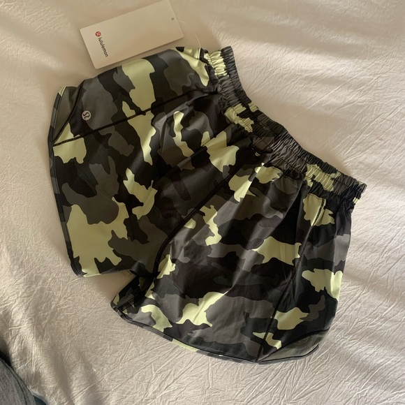 NWT 💚 Lululemon shorts !!! - Picture 2 of 4